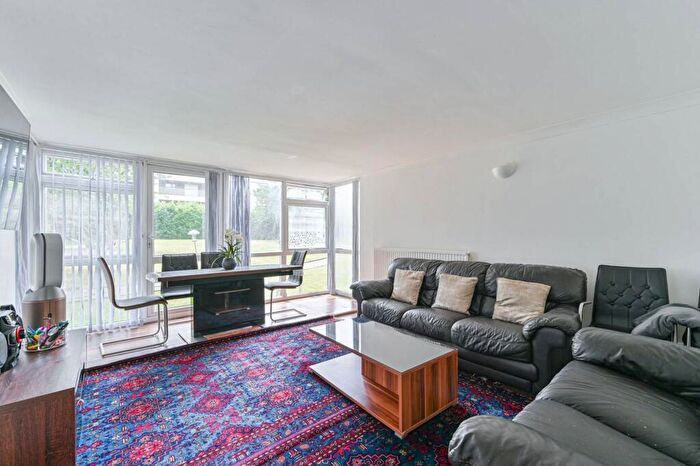 3 Bedroom Flat For Sale In Horne House, Woolwich, London, SE18