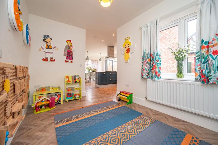 5 Bedroom Detached House For Sale In Florence Grove, Market Harborough, LE16