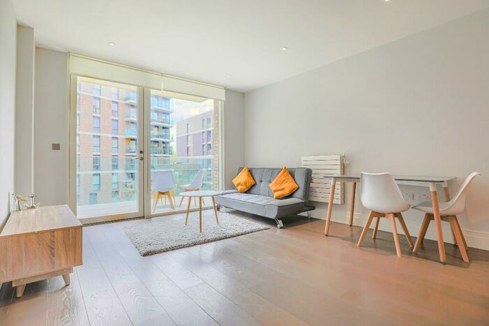 2 Bedroom Apartment To Rent In Hamond Court, Queenshurst Square, Kingston Upon Thames, KT2