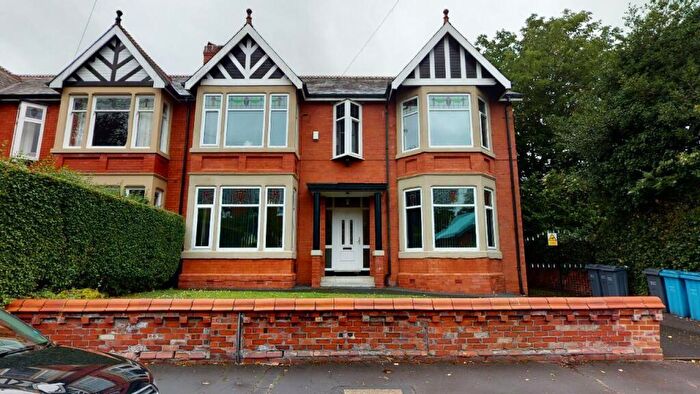 10 Bedroom Semi-Detached House To Rent In £ Pppw Heaton Road, Withington, M20
