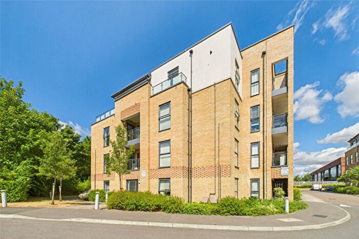 2 Bedroom Apartment For Sale In Broad Lane, Bracknell, Berkshire, RG12
