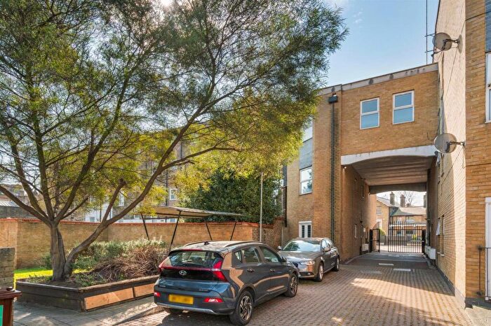 1 Bedroom Apartment For Sale In Lavender House, Dairy Farm Place, London, SE15