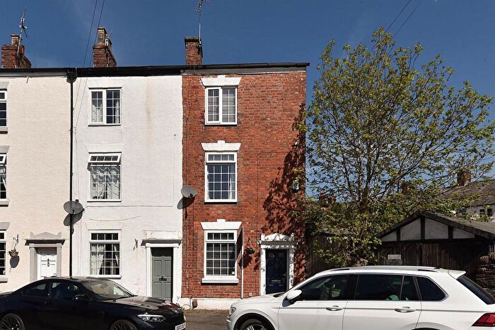 3 Bedroom End Of Terrace House To Rent In Hope Street West, Macclesfield, SK10