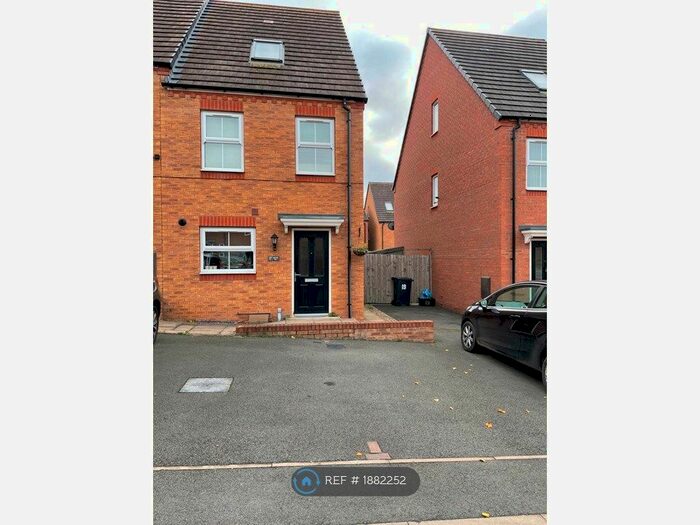 3 Bedroom End Of Terrace House To Rent In Cascade Way, Dudley, DY2