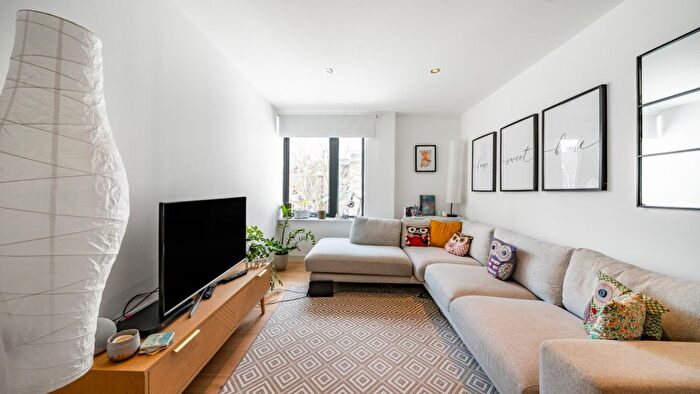 1 Bedroom Flat For Sale In Kenton Apartments, Clapham, SW4