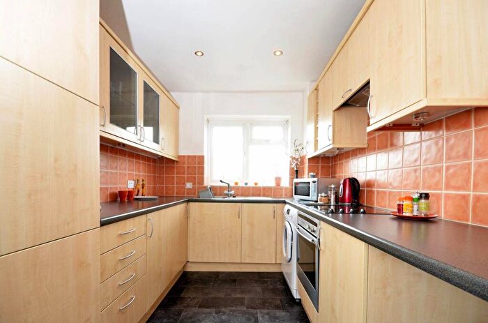 2 Bedroom Flat To Rent In Ockenden Close, Woking, GU22