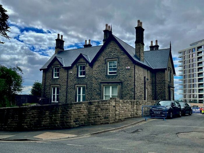 4 Bedroom Semi-Detached House To Rent In Manchester Road, Sheffield, S10