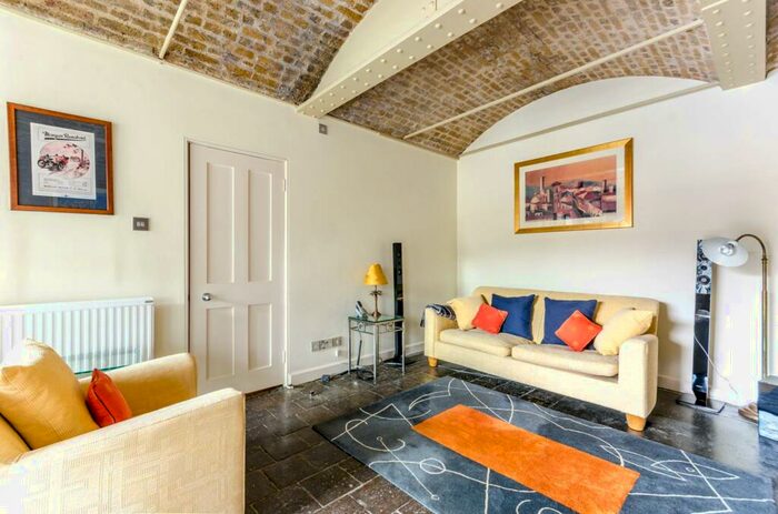 1 Bedroom Flat To Rent In East Smithfield, St Katharine Docks, London, E1W