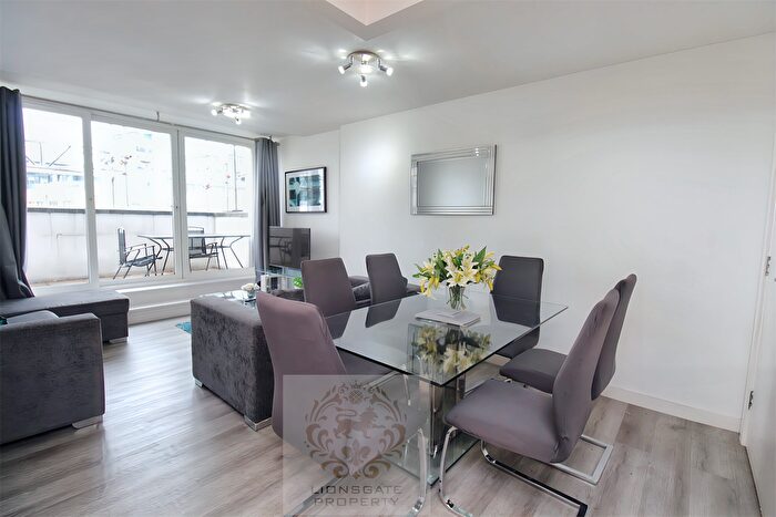 3 Bedroom Flat To Rent In Point Pleasant, Wandsworth, SW18