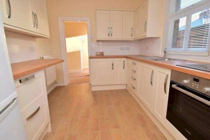 1 Bedroom Apartment To Rent In Lincoln Hatch Lane, Burnham, Bucks, SL1