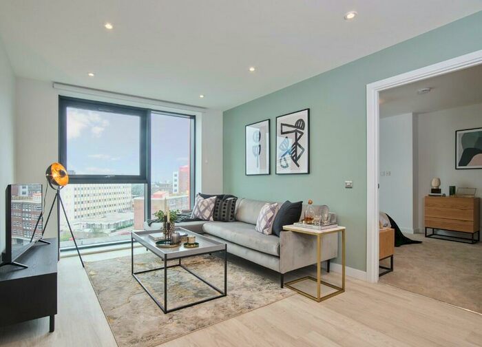 2 Bedroom Apartment To Rent In Holdenhurst Road, Bournemouth, Dorset, BH8