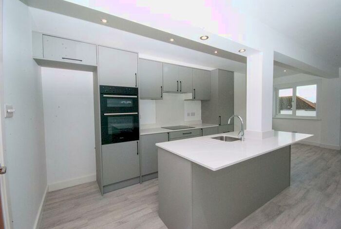 2 Bedroom Flat To Rent In London Road, Leigh-On-Sea, SS9