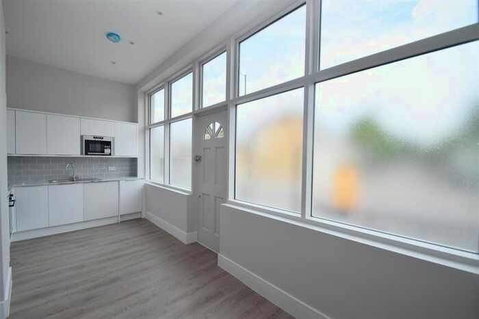 2 Bedroom Flat To Rent In Crown Road, St Margarets, Twickenham, TW1