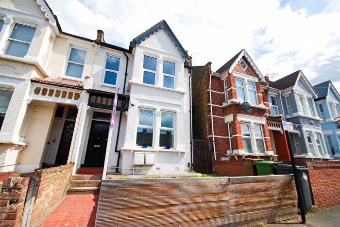 2 Bedroom Flat To Rent In Colworth Road, Upper Leytonstone, E11