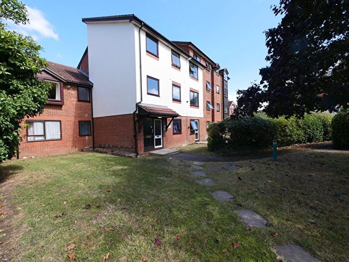 1 Bedroom Flat To Rent In Gresham Road, Staines-Upon-Thames, TW18