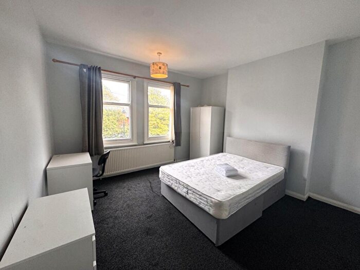 6 Bedroom Semi-Detached House To Rent In Saxby Street, Highfields, LE2