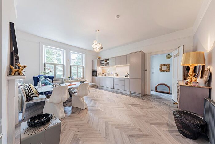 3 Bedroom Flat For Sale In New Dover Road, Canterbury, CT1