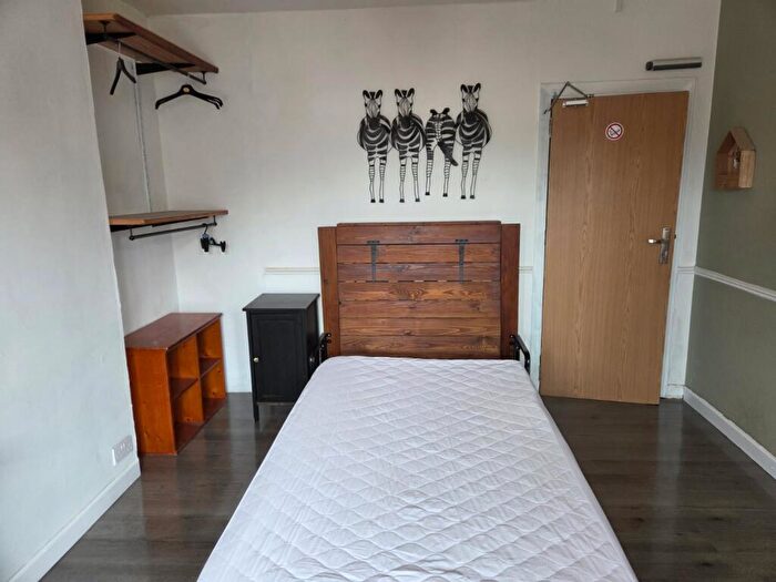 1 Bedroom Detached House To Rent In Garland Road, BH15