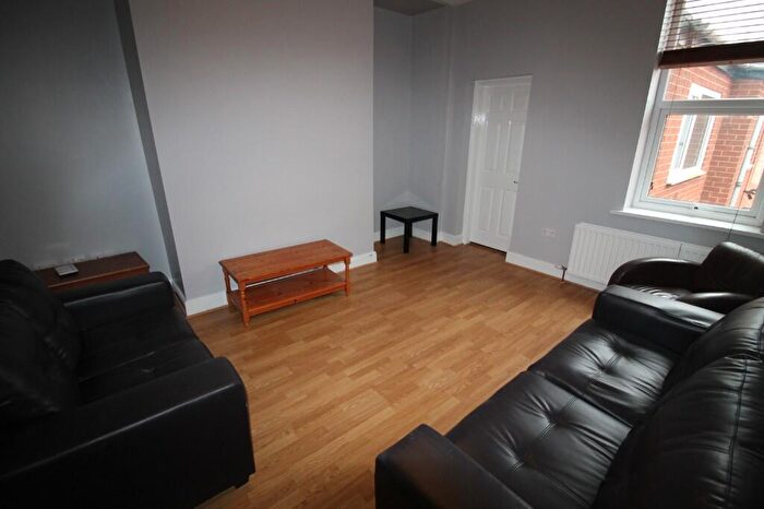 5 Bedroom Maisonette To Rent In Helmsley Road, Newcastle Upon Tyne, NE2