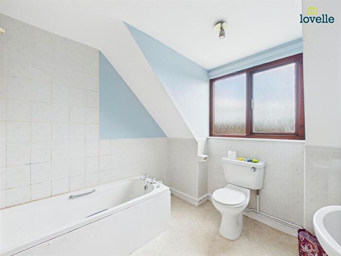 2 Bedroom Flat To Rent In Cabourne Court, Lincoln, LN2