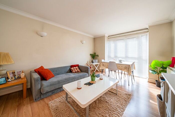 2 Bedroom Flat To Rent In Clapham High Street, London, SW4