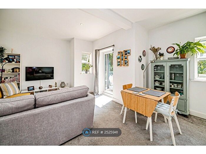 1 Bedroom Flat To Rent In Belmont House, High Wycombe, HP13