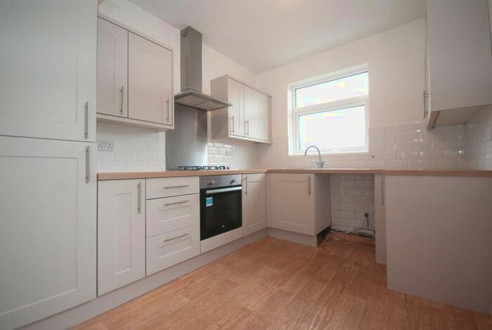 2 Bedroom Flat To Rent In Westminster Drive, Westcliff-On-Sea, SS0
