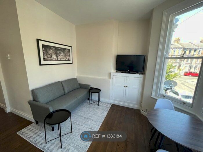 2 Bedroom Flat To Rent In Kenwyn Road, London, SW4