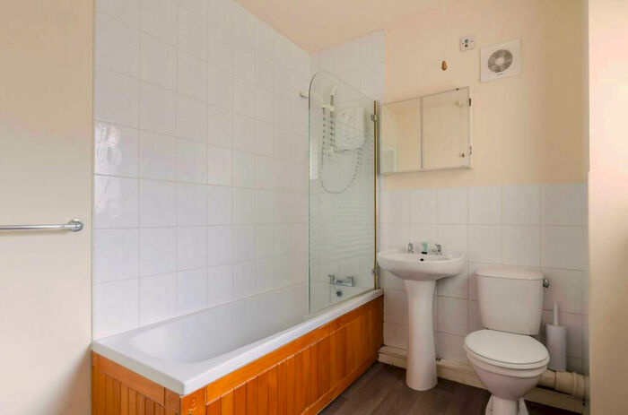 1 Bedroom Terraced House To Rent In Kinburn Street, London, SE16