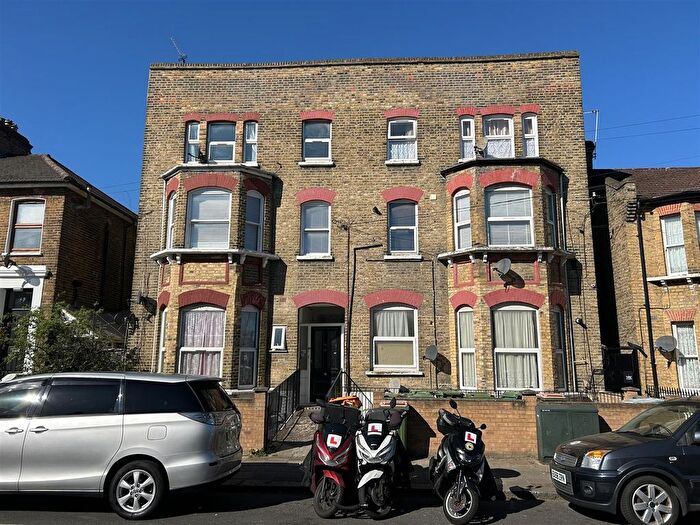 1 Bedroom Flat To Rent In Cecil Road, Plaistow, E13