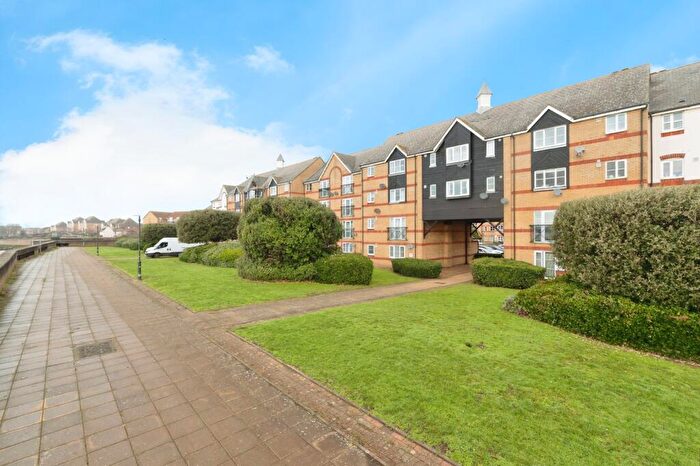 2 Bedroom Flat For Sale In Lewes Close, Grays, Essex, RM17