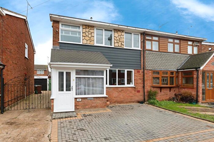 3 Bedroom Semi-Detached House For Sale In Beechcroft Avenue, Linford, Stanford-Le-Hope, SS17