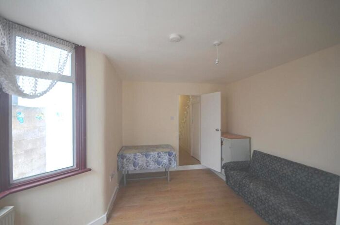 2 Bedroom Flat To Rent In Lucas Avenue, E13