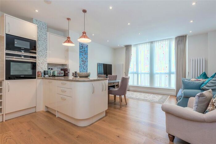 2 Bedroom Apartment To Rent In Goswell Road, Clerkenwell, London, EC1V