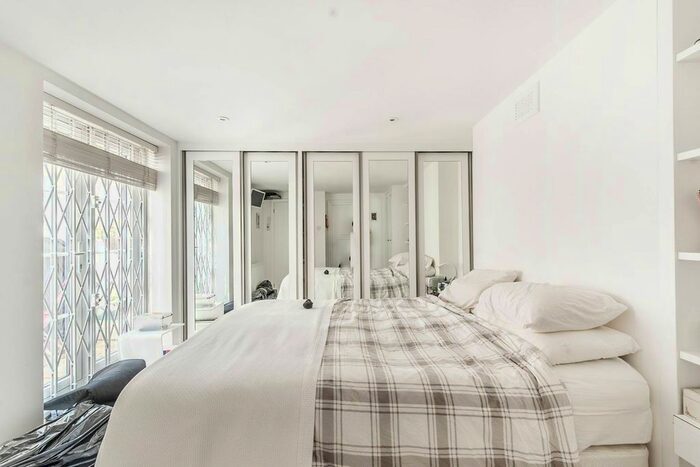 2 Bedroom Flat To Rent In Philbeach Gardens, Earls Court, London, SW5