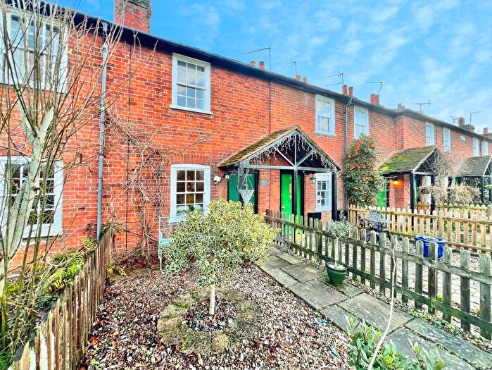 2 Bedroom Cottage For Sale In Holyport, Maidenhead, SL6