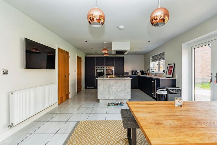 4 Bedroom Detached House For Sale In Blackburn Close, Nottingham, NG4