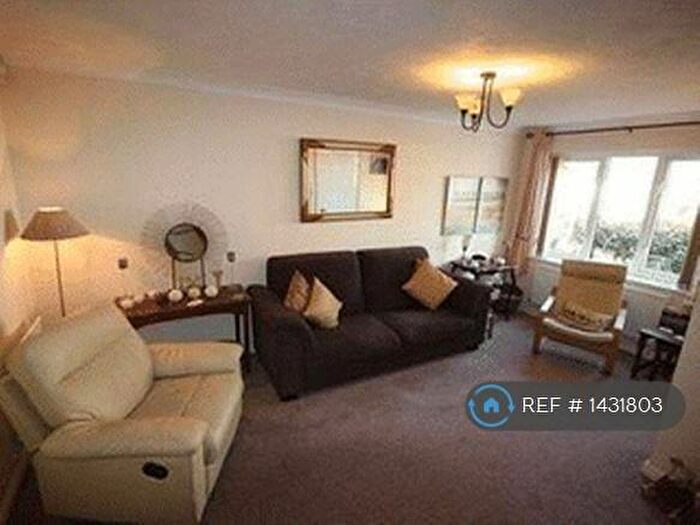 4 Bedroom Semi-Detached House To Rent In Gwynt Y Mor, Conwy, LL32
