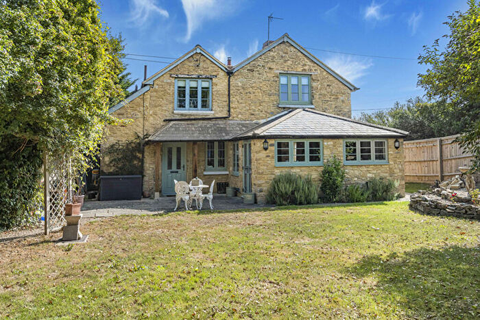 4 Bedroom Semi-Detached House For Sale In Station Road, Enslow, OX5