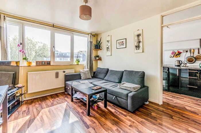 1 Bedroom Flat To Rent In Upper Hawkwell Walk, Islington, London, N1