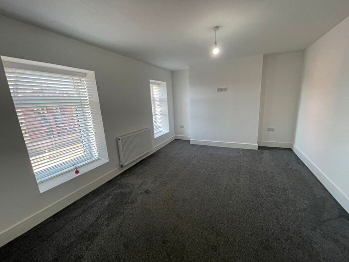 2 Bedroom Flat To Rent In Manselton Road, Swansea, SA5