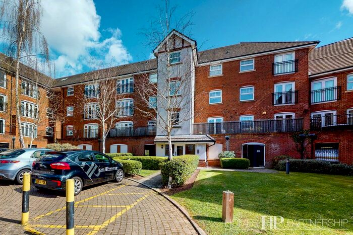 1 Bedroom Flat To Rent In Woodfield Road, Crawley, RH10
