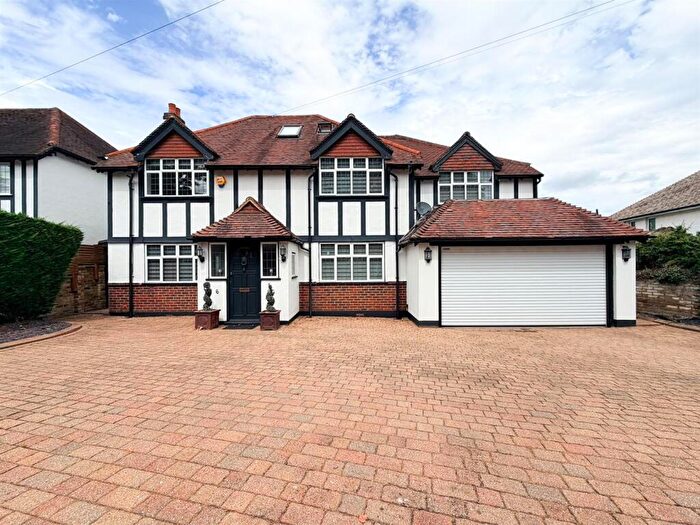 5 Bedroom Detached House To Rent In Grove Wood Hill, Coulsdon, CR5