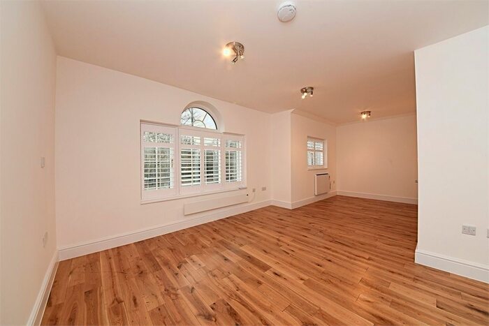 2 Bedroom Maisonette To Rent In East End Road, East Finchley, N2