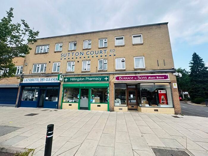 3 Bedroom Maisonette For Sale In Sutton Court Road, Uxbridge, UB10