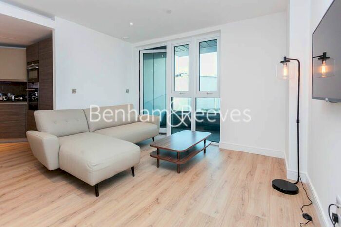 2 Bedroom Flat To Rent In Sovereign Court, Hammersmith, W6