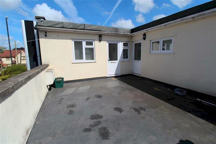 2 Bedroom Flat To Rent In Gilda Parade, Bedminster, Bristol, BS14