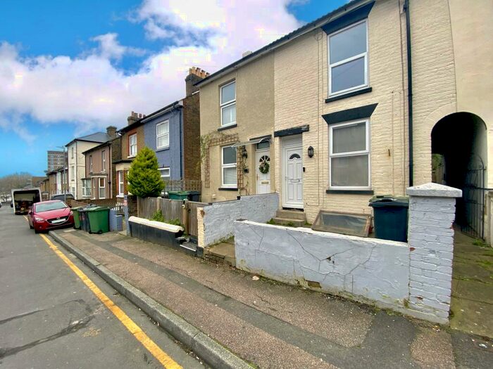 3 Bedroom House To Rent In Kingsley Road, Maidstone, ME15