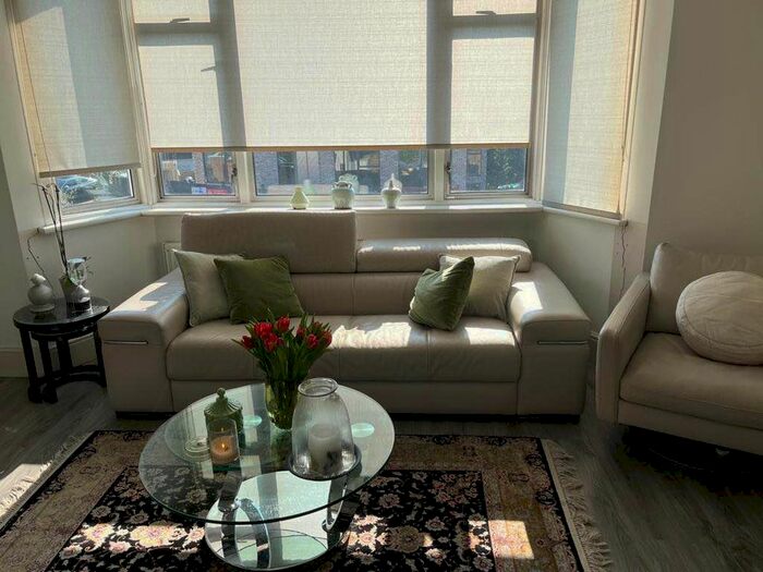 2 Bedroom Flat To Rent In The Vale, London, NW11