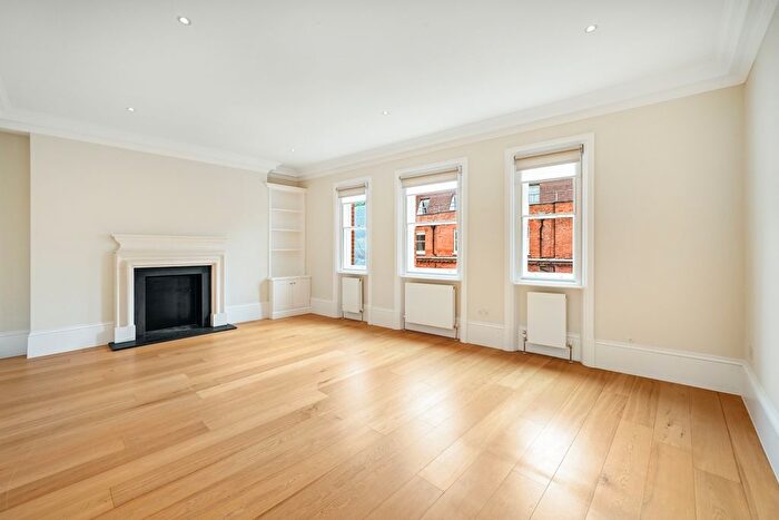 4 Bedroom Flat To Rent In Egerton Gardens, Knightsbridge, SW3